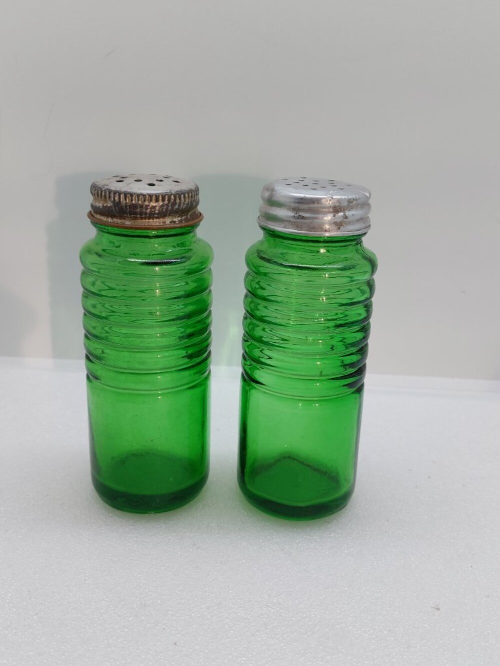 Vintage Owens - Illinois Green Depression Glass Salt & Pepper Shakers